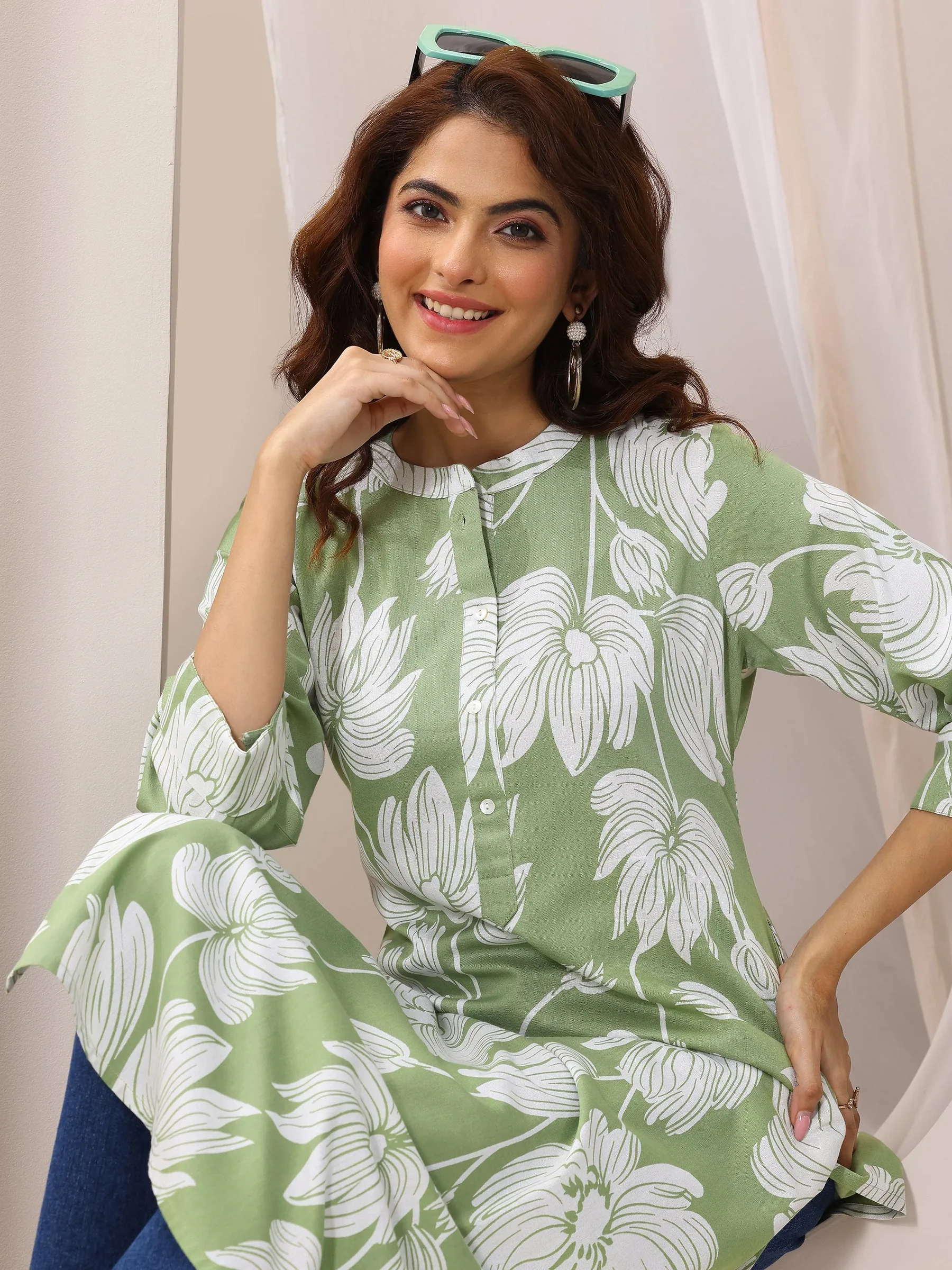 29418O_5Main_c2f0aa0b-3f65-4782-9510-90b6445990e0.webp Green Printed Cotton Straight Kurta - Image 1